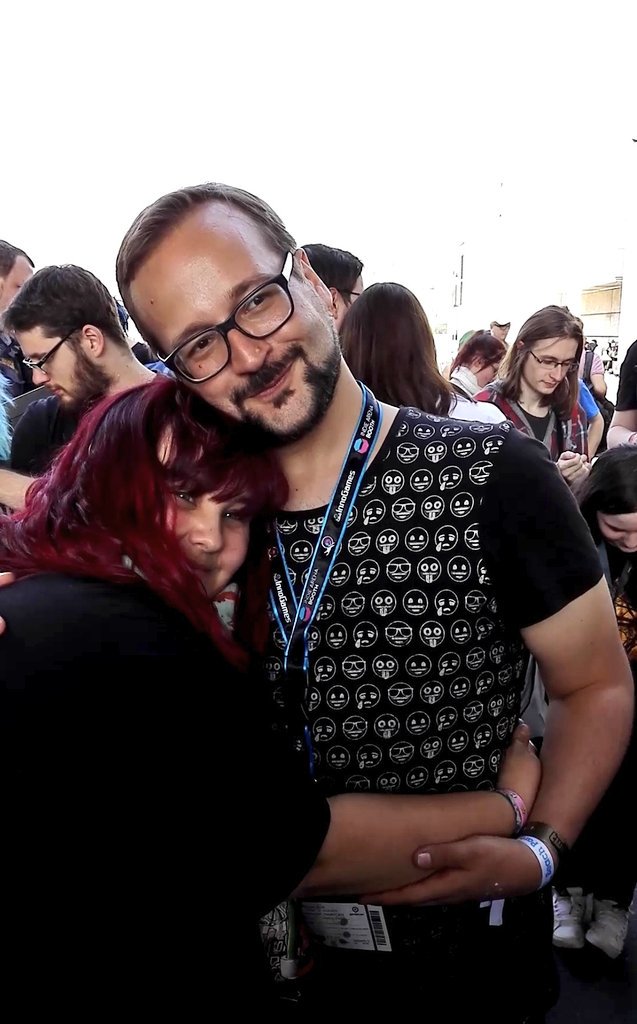 Aniinschen's tweet photo. Heute hat sich mein Wunsch erfüllt @PhunkRoyaI persönlich treffen zu dürfen und etwas quatschen zu können.
Es war so wunderschön und sehr emotional für mich. Vielen Dank für deine warmen und herzlichen Worte ❤️😍 #mopsgeschwader #mopspapa https://t.co/6hdXXYrNqG