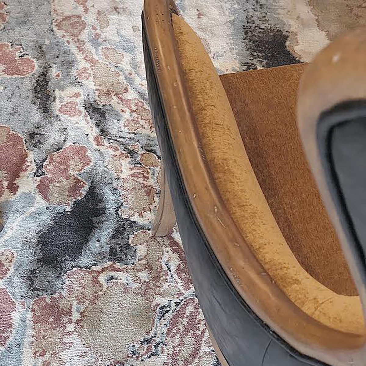 decoratingden's tweet image. We are loving the texture of this suede and leather wingback chair. It pairs beautifully with the abstract area rug.
#decoratingdeninteriors #wingbackchair #chair #suede #leather #arearug