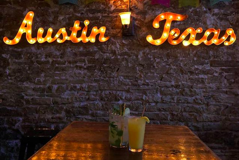 ShakespearesATX's tweet photo. "Greetings from…"

#PostcardWorthy https://t.co/stZ9vNeF1t