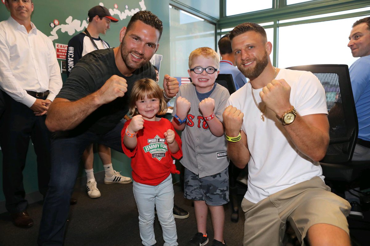 Last night was an honor to be at @fenwaypark representing the @ufc in my hometown supporting @danafarber and @thejimmyfund in their efforts to #KOcancer!! Special thanks to @ringcomm for helping set this up 🙏🏼 As far as @chrisweidman goes, not a bad guy for a New Yorker 🤣 – at Fenway park