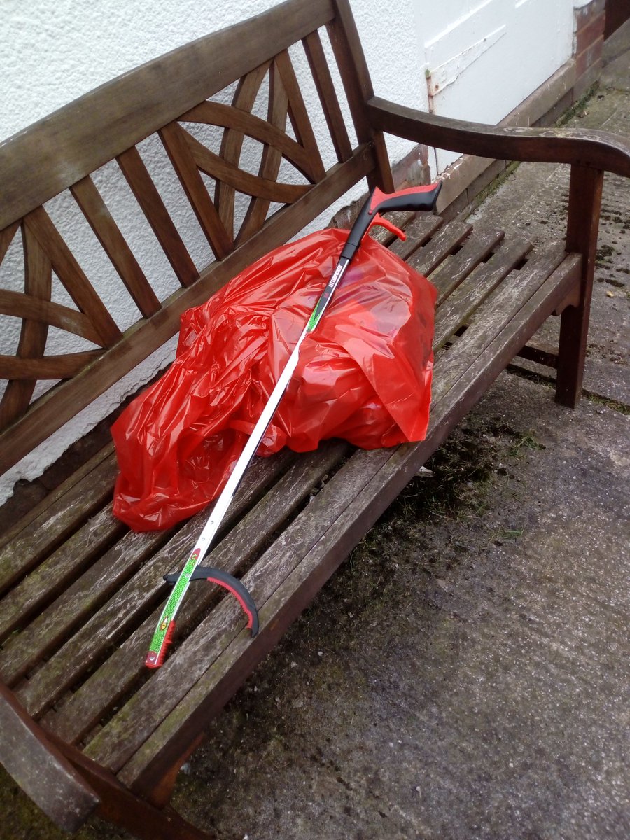 GaryDisley's tweet photo. Quick litter pick around my local neighbourhood 🚯🚮🌎👍 #Prestatyn @KeepBritainTidy @Keep_Wales_Tidy #2minutestreetclean #litterpicking https://t.co/kiw7LRUmCT