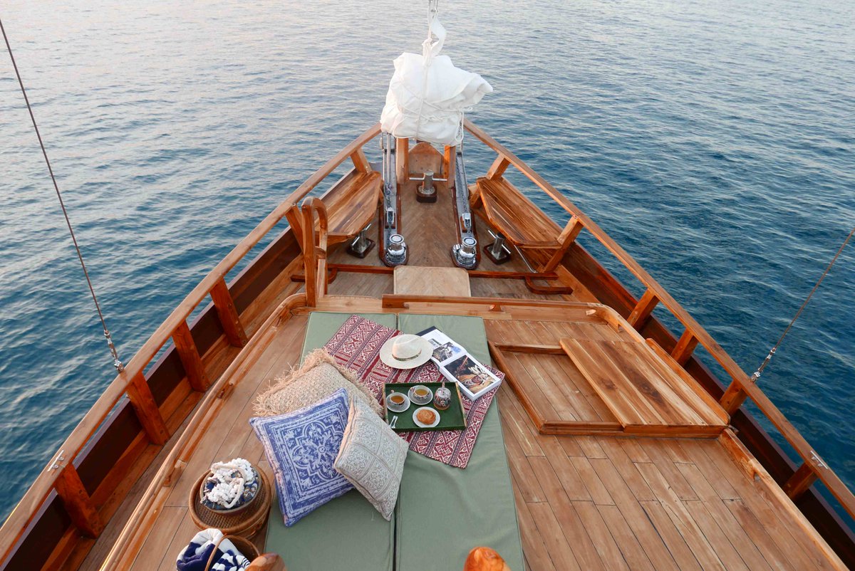 OceanScapeYacht's tweet photo. Allow us to take you on a little virtual vacation to Indonesia...Check out our e-book for a taste of what a vacation onboard your own luxury yacht could be like!
👉 https://t.co/BDtIKMLJD1
#indonesia #travel #tourism #wanderlust #cruising #sailing @indotravel https://t.co/opEYhhOFe3