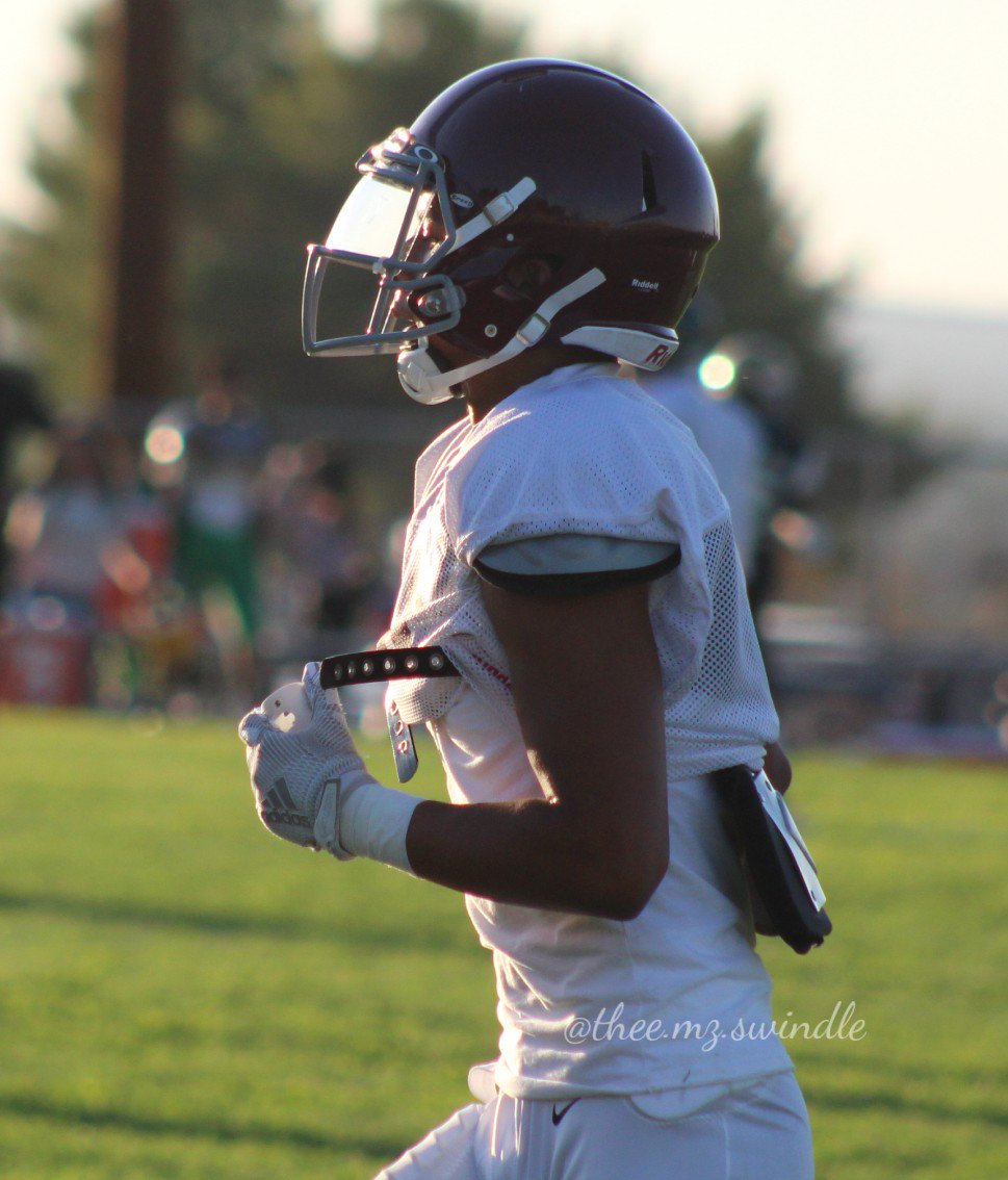 rubenribera2020's tweet photo. ๐ฃ๐ฃ๐ฃ
#TheComeback #TheComebackKid #WestValleyHighSchool #WVMFootball #DubV #WVLockNLoad #TheHustleIsSoldSeperately #NoMoreShines #LockNLoad #ClassOf2020 https://t.co/UVq4EhiTGS