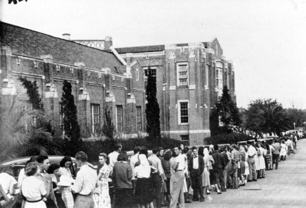 FSUFacilities's tweet photo. Today's #TBT is in honor of the first day of #FSUMoveIn and #WelcomeFSU. This photo shows students lined up in front of the Montgomery Building for class registration in 1947!!! Photo courtesy of the Florida Memory Archives. https://t.co/ZxpTKxDq43 #FSUfacilities #FSU https://t.co/F7m9O32Xjj