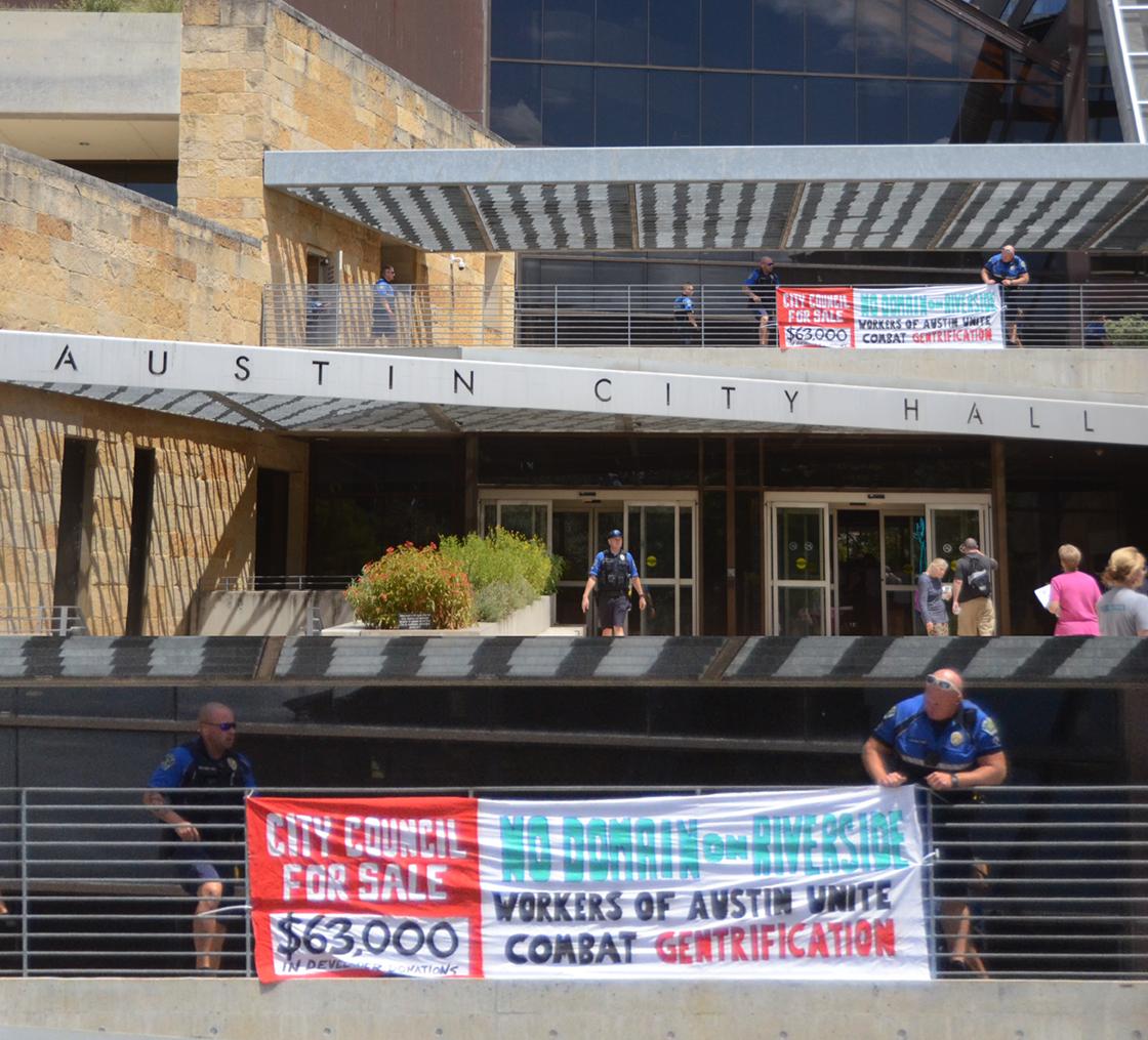 defendourhoodz's tweet image. About an hour ago, two comrades were detained by pigs OUTSIDE of city hall for nothing more than dropping this banner! Thankfully they were released but #atxcouncil is in full repression of anti-gentrification movement! 

#noDomainOnRiverside