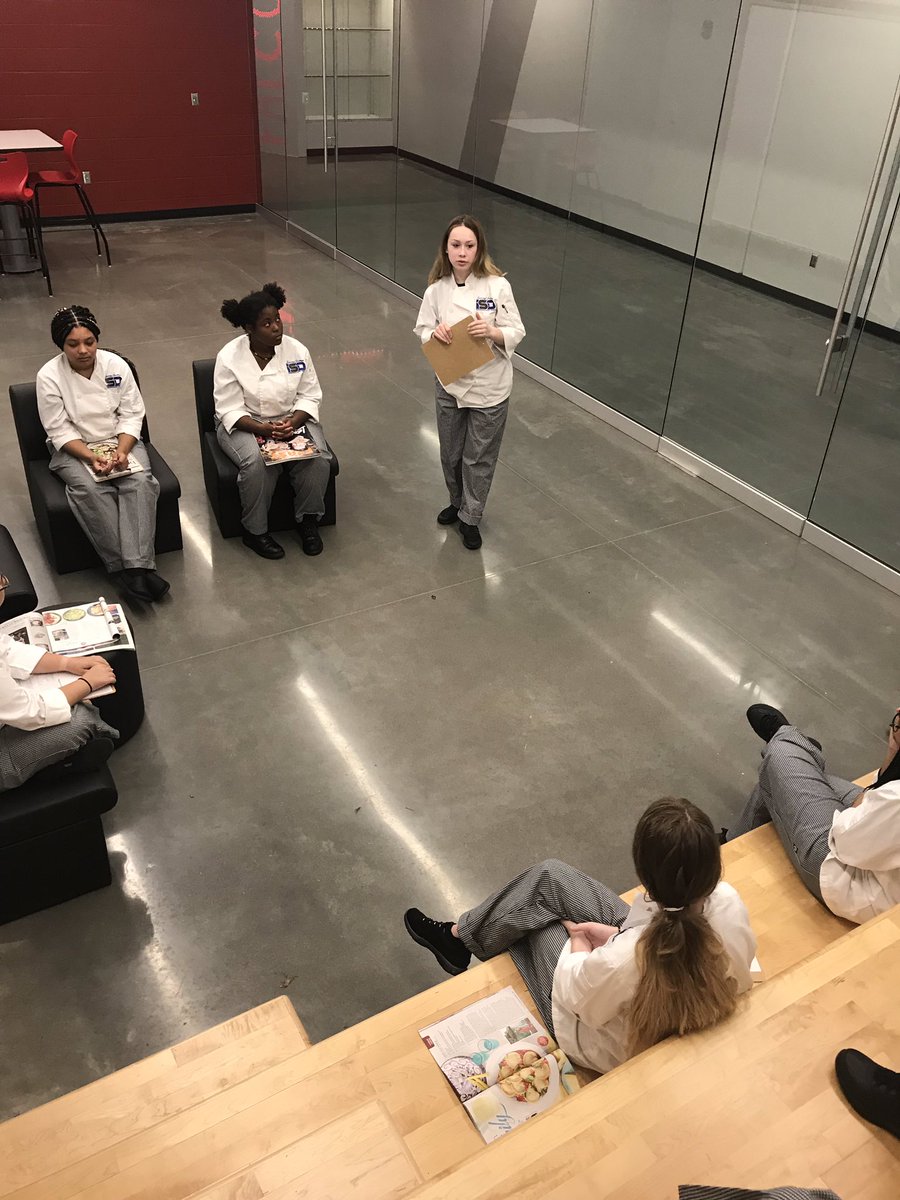 JennTurnerChef's tweet photo. @ISDSchools @Vanhorn_falcons @JennTurnerChef Making great use of our new MultiMedia Space with current event article reviews https://t.co/R3X7ofUzW5