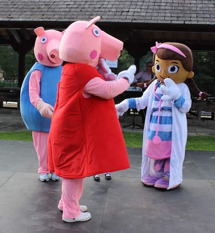 RynnAnd's tweet photo. "Call Me rasherhead one more time"......Peppa get thick.....it was a long day at #loughrynnharvestfestandvintageday 2018 #peppa #irishkids @leitrimtourism @GoToIrelandCA @love_leitrim @LoughRynnCastle @IRLHHeartlands https://t.co/kETktkFrhN