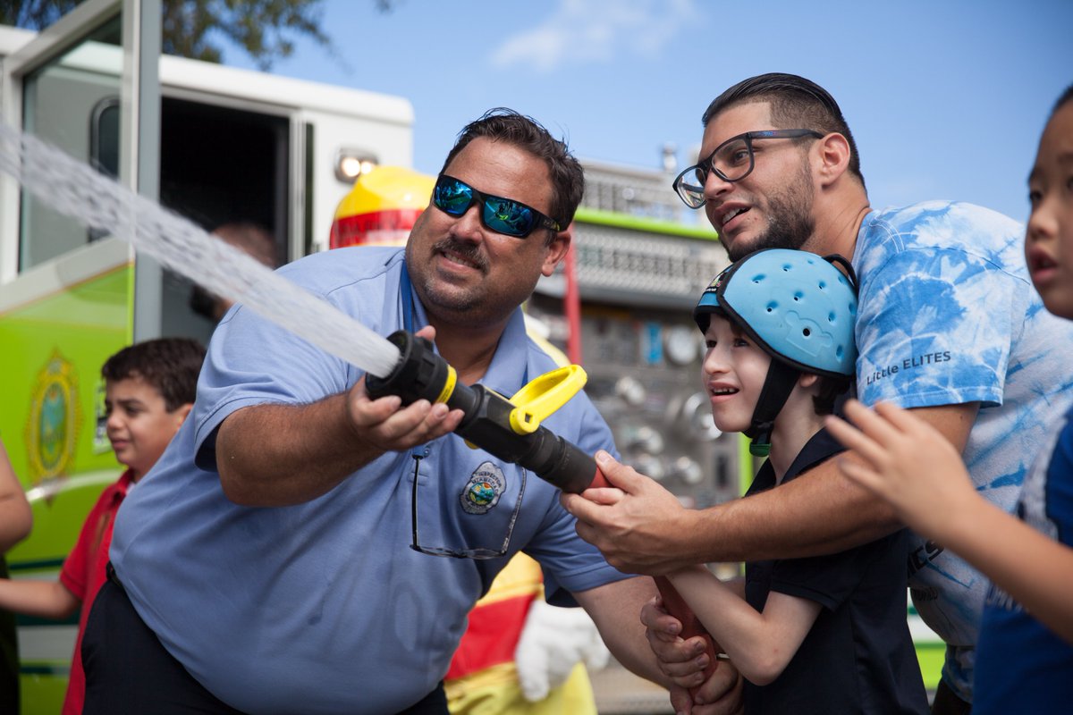 MiamiDadeFire's tweet image. #MDFR's Fire Prevention gave back to the community they serve by collecting &amp;amp; donating school supplies for students of Great Heights Academy. The students had an opportunity to meet @Sparky_Fire_Dog &amp;amp; get a tour of a fire truck! #MDFRInTheCommunity

📸: bit.ly/2Hlga3n