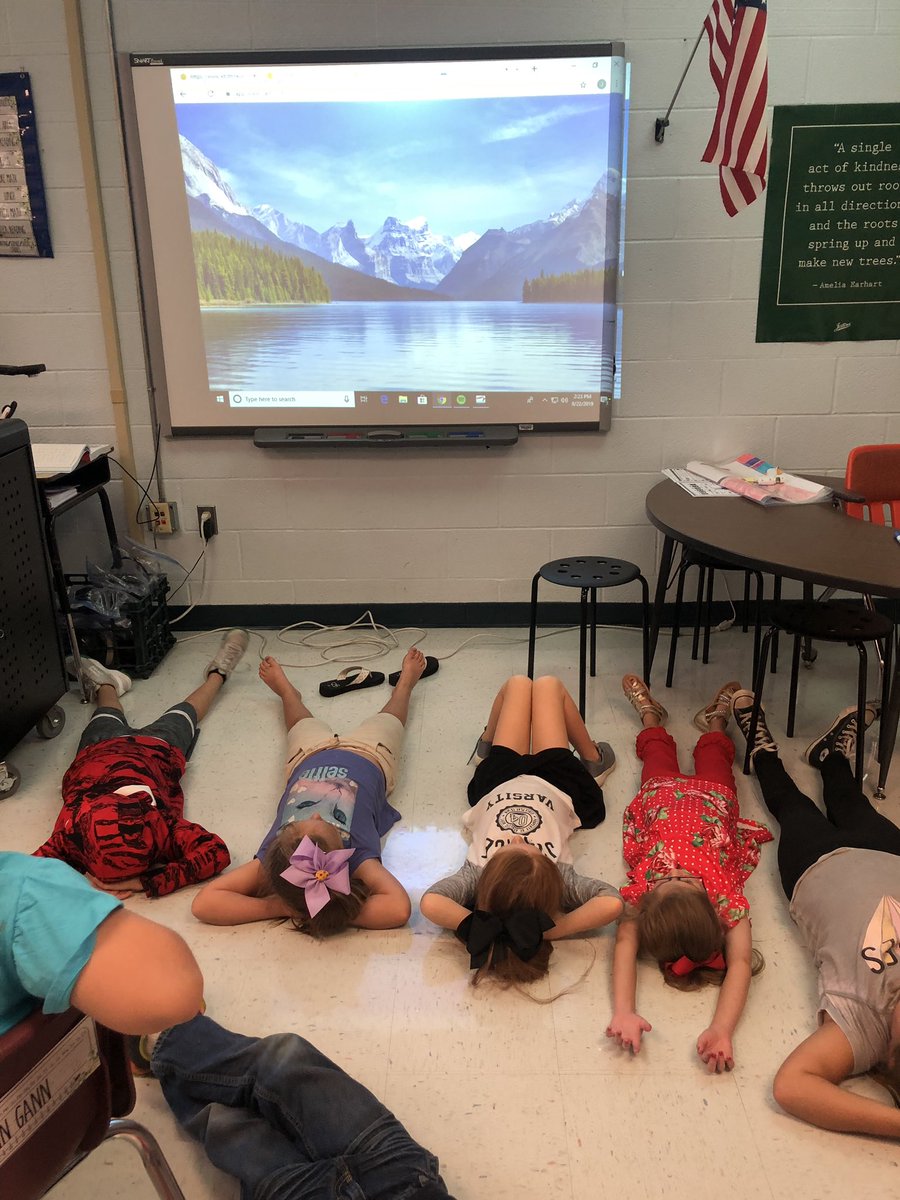 MissEatonSES's tweet photo. Introduced my second graders to my favorite part of the day - @calm ! https://t.co/MNN1Hn82Bx