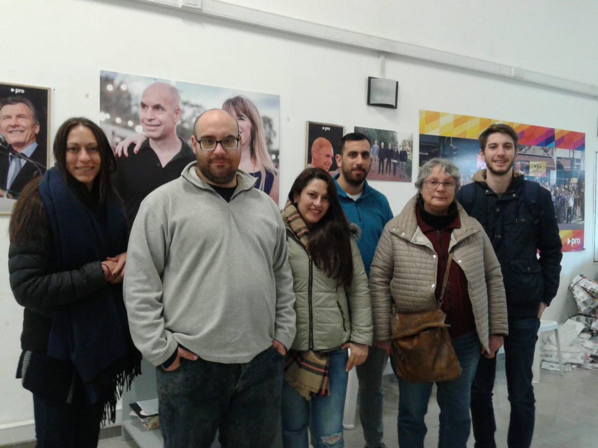 P_Villalba's tweet photo. Todos los días estamos haciendo un fuerte trabajo, porque creemos en la cercanía, hablar y escuchar a los vecinos. En el territorio siempre el #submarinoamarillo con @horaciorlarreta y @diegosantilli https://t.co/znFtQWIu1K