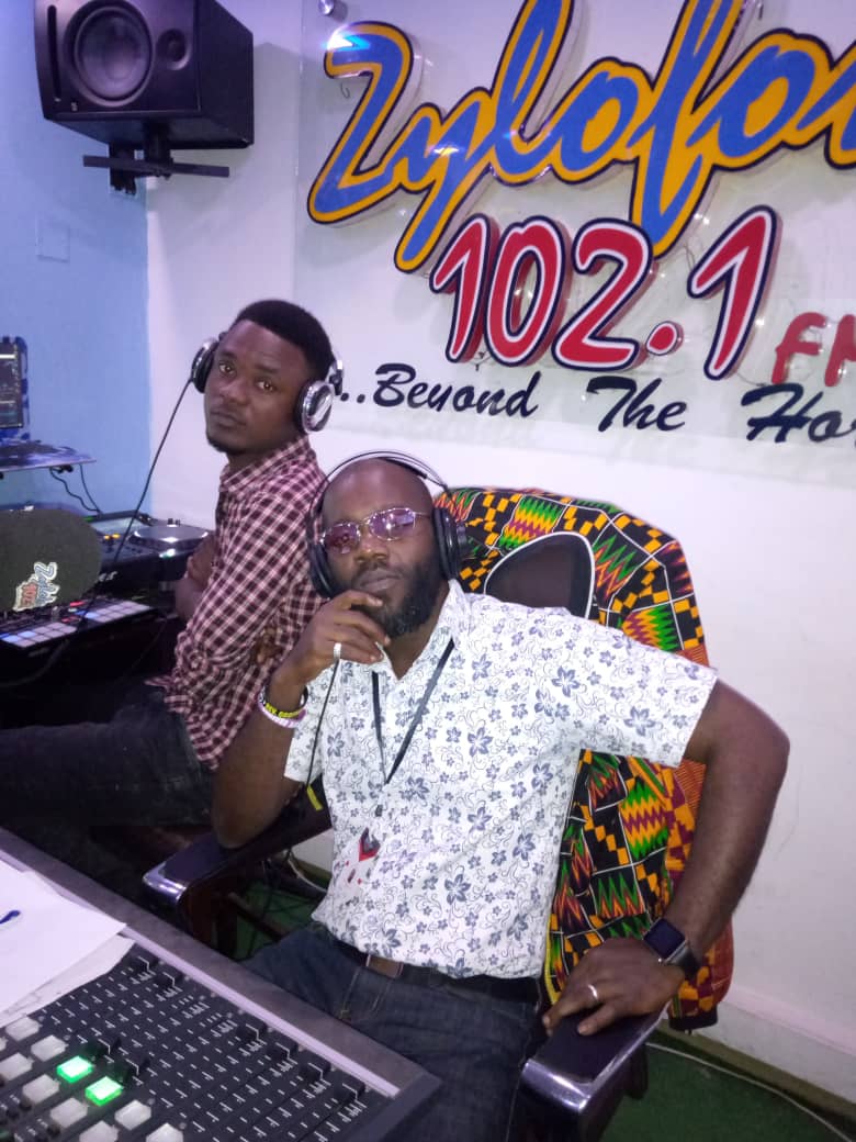 zylofon1021fm's tweet photo. #THROWBACKTHUSDAY edition on #SERIOUSMUSICBUSINESS with the undisputed Club Emcee of the year, #RADIOGOD @kayobumps and @dj_sedem is airborne. It's the best #TrendSettingAftterDriveShow in the capital. Stay tuned to the #AnanseStory of the day, it will blow you away . https://t.co/5m75U3NnDa