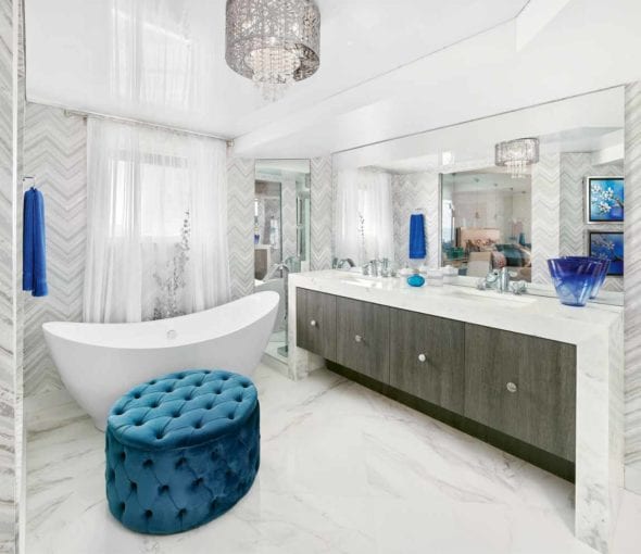 SEFLStyleDesign's tweet image. Fifty shades of gray highlight the chevron-patterned wallpaper, framing the egg-shaped freestanding tub.

Home by @PerlaLichi 
2101 NW 33RD ST.
SUITE 300
POMPANO BEACH, FL 33069
954.726.0899

#interiordesign #interiordecor #style #homedesign