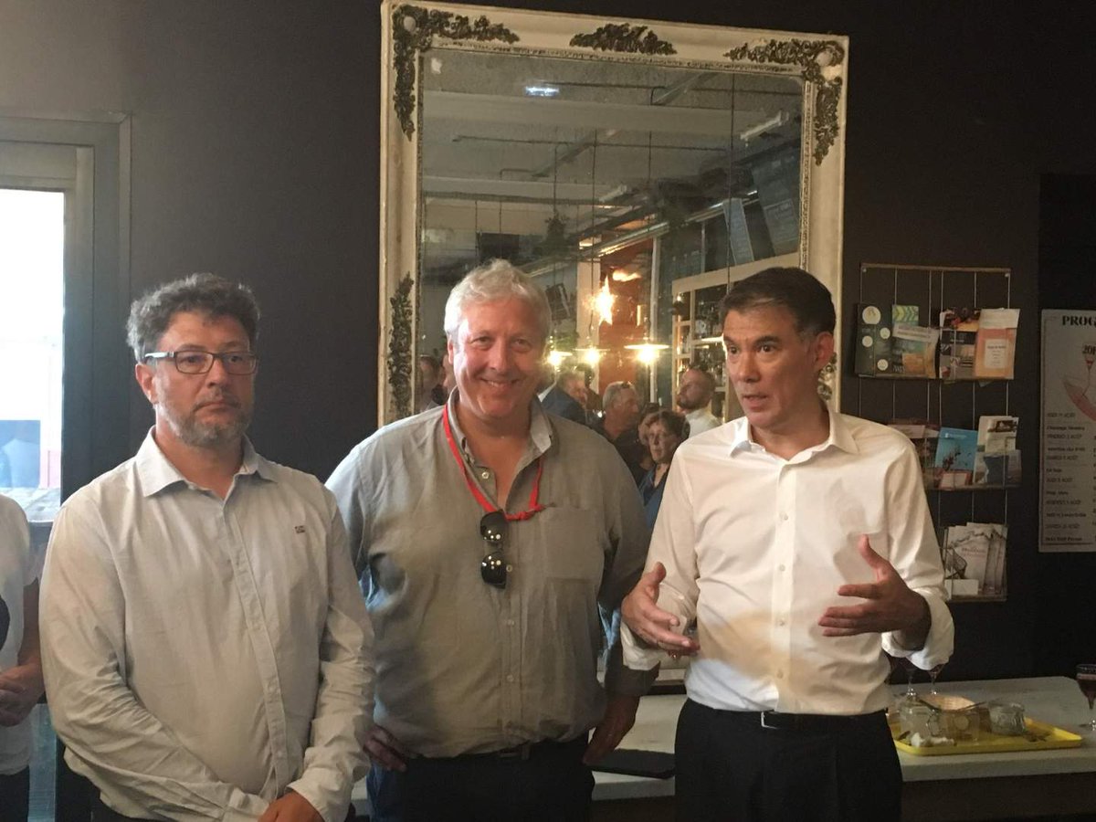 bertaud_c's tweet photo. Discours d' @faureolivier à La Fabuleuse Cantine à #LaRochelle pour remercier tous les bénévoles du 17, du SO, de Paris et d'ailleurs qui seront sur le pont demain pour #CamPuS19 @partisocialiste lors du pot offert par #ps17 avec notre 1er Fédéral @cychappet https://t.co/AaJkoHf8xd