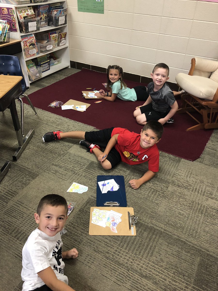 d61resposito's tweet photo. Working hard on making a beautiful butterfly with new partners to get to know each other!! #gettingtoknowoneanother https://t.co/WB3E0hY4St
