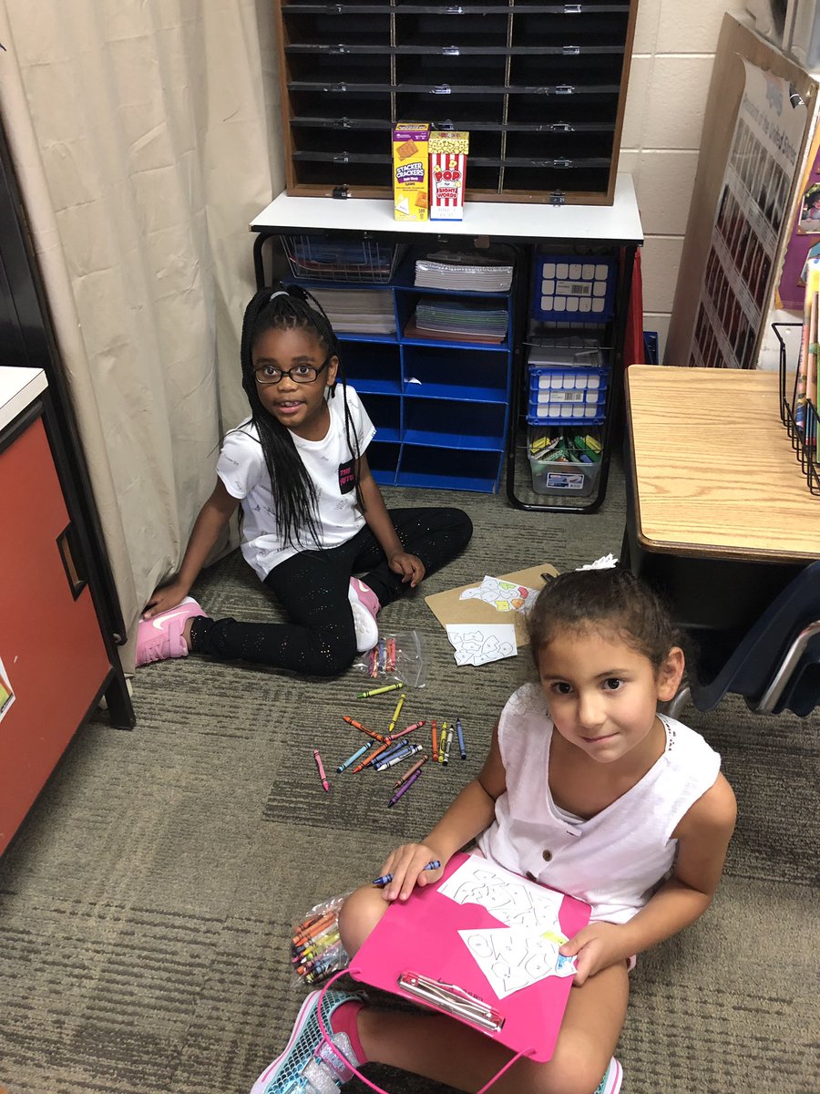 d61resposito's tweet photo. Working hard on making a beautiful butterfly with new partners to get to know each other!! #gettingtoknowoneanother https://t.co/WB3E0hY4St