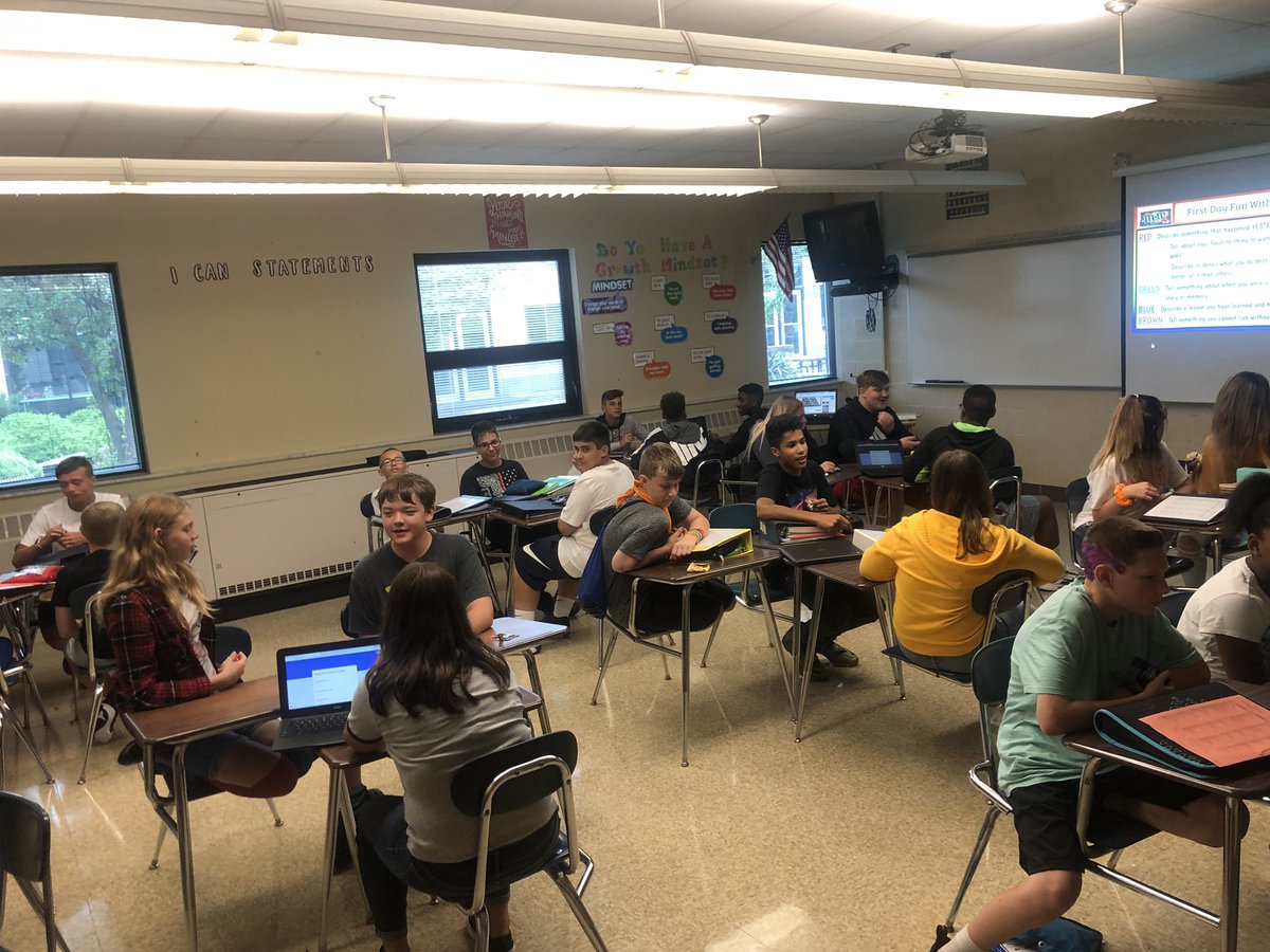 BMHSTitanGHoops's tweet photo. Intro M&amp;M activity.  We got to know our classmates today!! #BeATitan #TitansFirstDay https://t.co/FumDbzNXA4