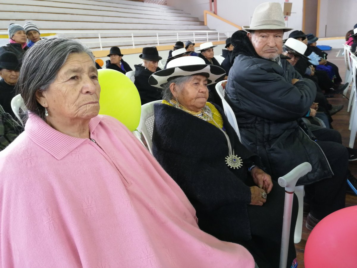 GAD_Saraguro's tweet photo. #Reina del cantón, Anahí Ordóñez y la virreina, Katty Ordoñez, junto a Acción Social de la Alcaldía, homenajeó a los adultos mayores de Saraguro como una forma de incentivar la integración y recreación. Como invitados participaron la: Vicealcaldesa, Jefe Político y coincejales. https://t.co/1lYPjER1j8