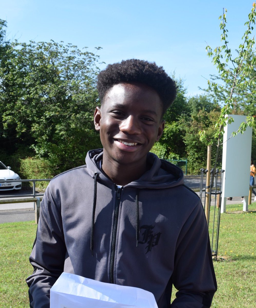 harrowway's tweet image. Congratulations to Lord who’s celebrating his brilliant GCSE results. With lots of 8s and 9s he’s heading to @Symonds_College to study Biology, Chemistry and Economics A Level.
#HarrowWayClassof2019 #GCSEs2019