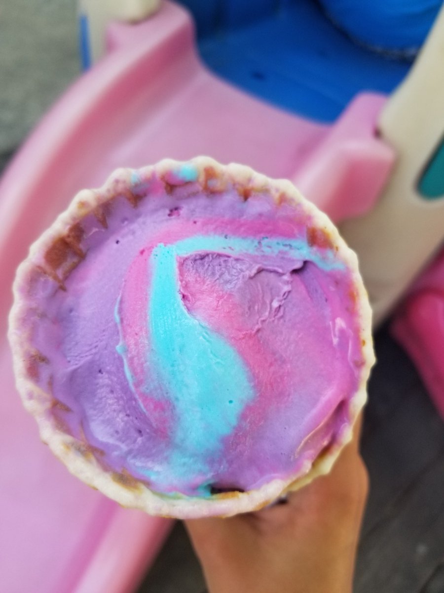 LisaBookworm101's tweet photo. Summer is winding to a close but we've managed to get in another #sagecreeklrsd #summerselfiebingo - a cool treat from Licks! #summer2019 https://t.co/YQK7uFKFgV