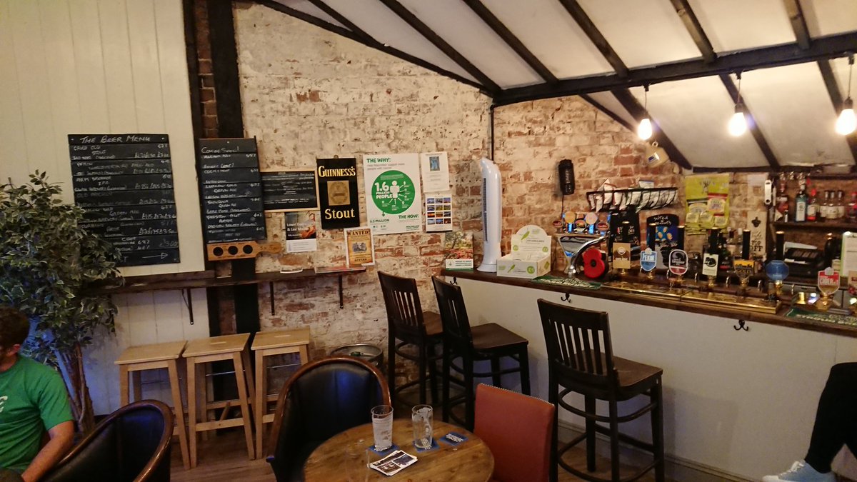 travelsbyadam's tweet photo. Post-meal pints at The Tap House in Ross-On-Wye.
https://t.co/bm4cP8VvTi
#realale #micropub #taphouse #thetaphouse #rossonwye #herefordshire #wyevalley https://t.co/1yRwbwFN4n