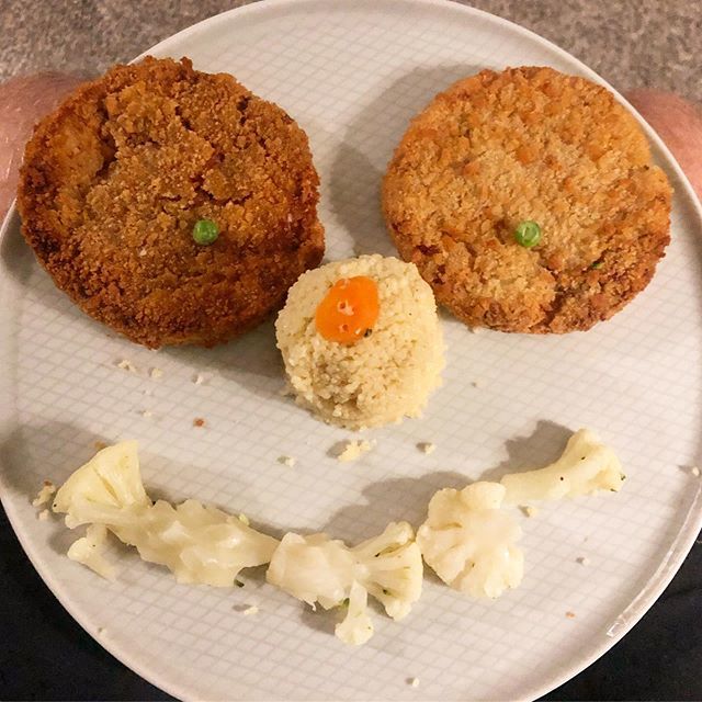 VeggieLiverpool's tweet photo. Serious night before payday vibes 😂 Lovely surprise...was expecting a few more peas though 😘 https://t.co/ij2TJlLVru https://t.co/VZh3RGTEu3