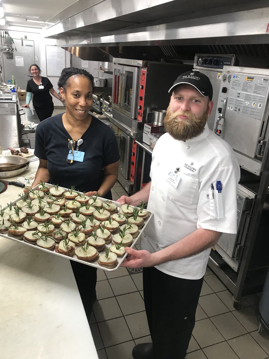 W_Harrodsburg's tweet photo. Our wonderful chefs are getting Vegas Themed Dinner ready!  #BakedAlaska #TrilogyDoesVegas #TrilogyCasinoNight https://t.co/7RhGVYcJPV