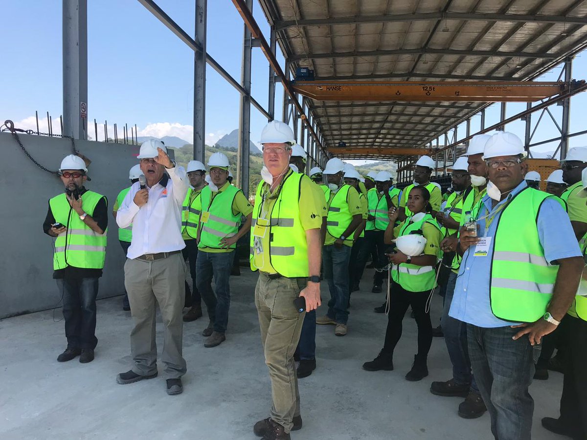 Cementos_Argos's tweet image. Para este proyecto contamos con dos plantas en obra y hemos despachado mezclas y #concretos especiales para cumplir con el recubrimiento en puentes y con especificaciones técnicas de la #megaobra. ¡Nos reinventamos para entregarle a nuestros clientes soluciones extraordinarias!