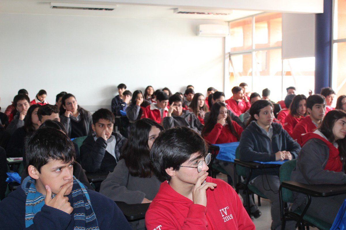 ucatolicamaule's tweet photo. 📲👇 En la #ExpoUCM #Curicó los jóvenes también tienen la chance de participar en charlas temáticas de su interés, vinculadad a las carreras.y también recorrer los laboratorios 👍✊ Somos #TuUniversidad 😉 #VamosPorMas https://t.co/0g9Kf8p3qz