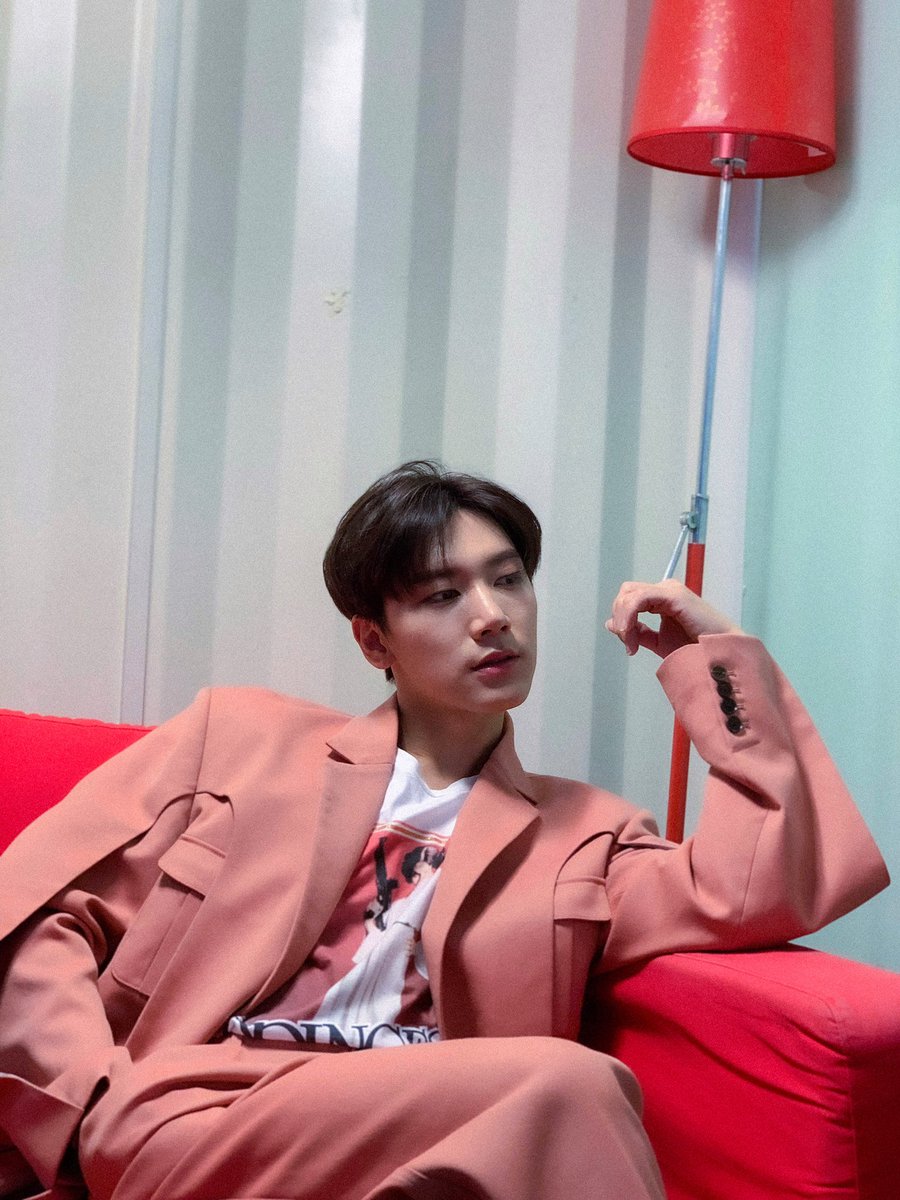 VisualsWVTen's tweet photo. Pink pink 🌸

© Ten's Weibo https://t.co/K7EnvJWybI