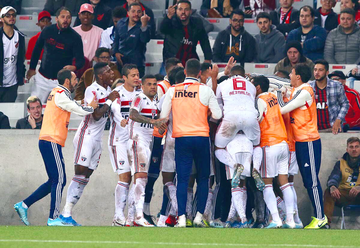 SaoPauloFC's tweet photo. Com o triunfo sobre o Athletico-PR, o São Paulo se tornou o primeiro clube a conquistar 3️⃣0️⃣0️⃣ vitórias na era dos pontos corridos do Campeonato Brasileiro ✔️🇾🇪

Saiba mais: https://t.co/sLWcm97LwZ

#VamosSãoPaulo 🇾🇪 https://t.co/qmfdBxm60Z