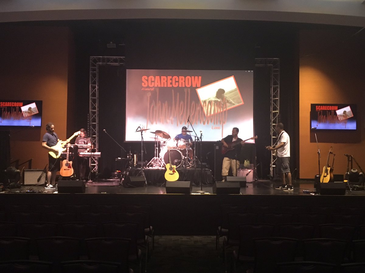 SCARECROW_LIVE's tweet photo. Fantastic time in Gulfport Mississippi at the Island View Casino Resort!! @islandviewgpt  Thank you for having us!!
#scarecrow #viewshowroom #gulfport #islandviewcasino https://t.co/qbVoQW83K3