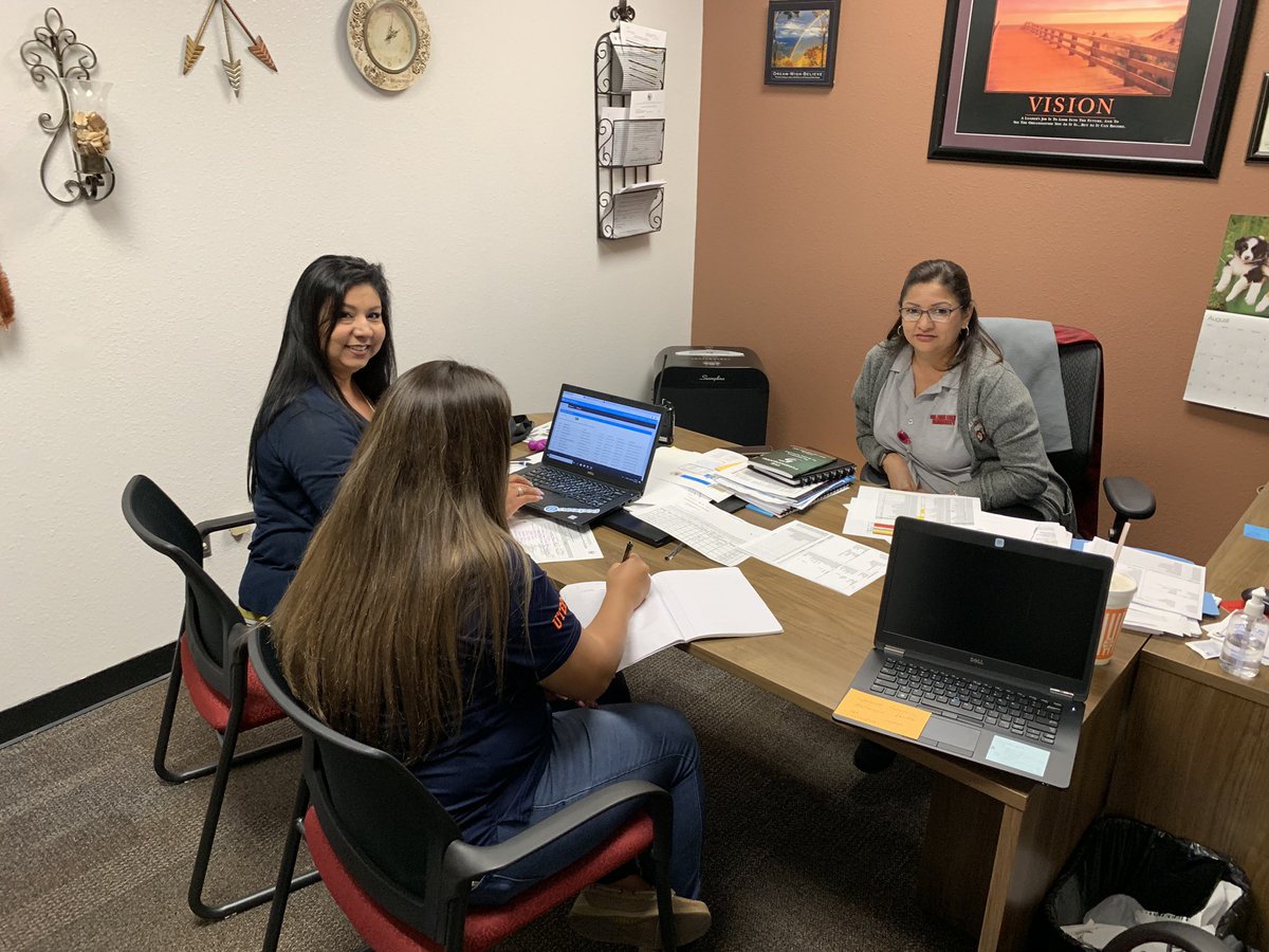 AMarioni_CI's tweet photo. @YVallejo_CI training on AccELLerate @SSanchez_MS @AAcosta_SSMS . Thank you Ms. Yvonne Vallejo for all you do for #TeamSISD ππΌ https://t.co/qHddAkeqKA