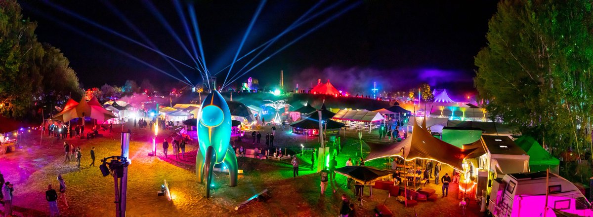 jakeblau's tweet photo. Nachts blüht das #cccamp19 erst so richtig auf! https://t.co/DhkVI7hmq9