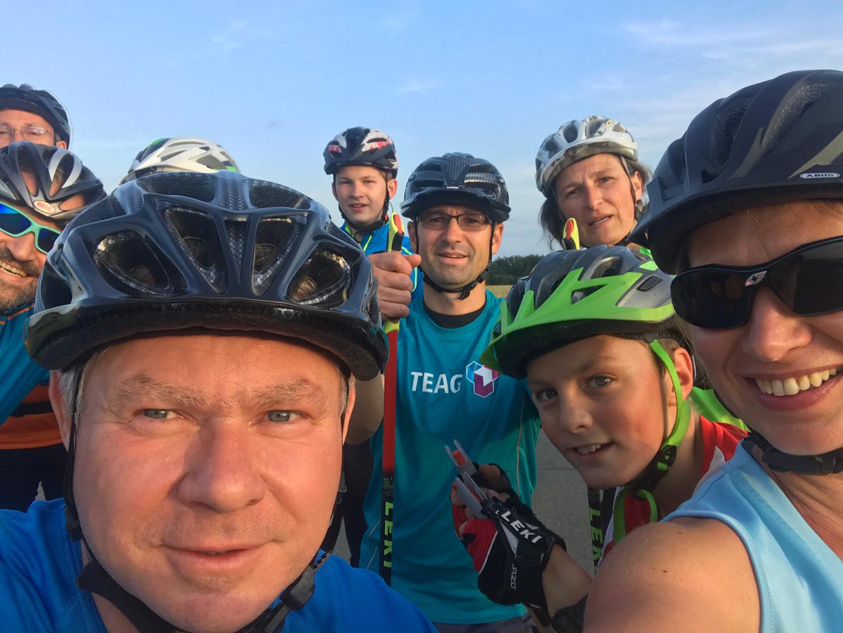 skatetreff_EF's tweet photo. Skatetreff 17
Nachdem die letzten Woche die Skatinggemeinschaft aufgrund der #Sommerferien eher klein und wenig besucht war, waren gestern 9 Cross Skater auf der #Rundstrecke in #Alach unterwegs. Klasse! https://t.co/qYPOlwyylv