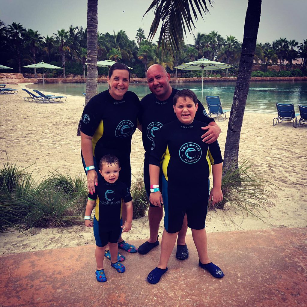 MrColli1's tweet photo. #Atlantis
#Swamwithdolohins
#Dolphin_Cay
#Colli_Family
☀️☀️☀️☀️☀️☀️☀️☀️☀️☀️☀️☀️☀️ https://t.co/cOMHlfTHo2
