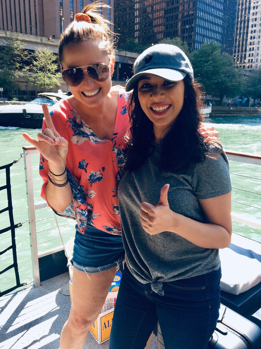 Lauran's tweet photo. We see you Chicago 👀 #ridetheriver 🚴🏻‍♀️ https://t.co/UMTRQYYni3
