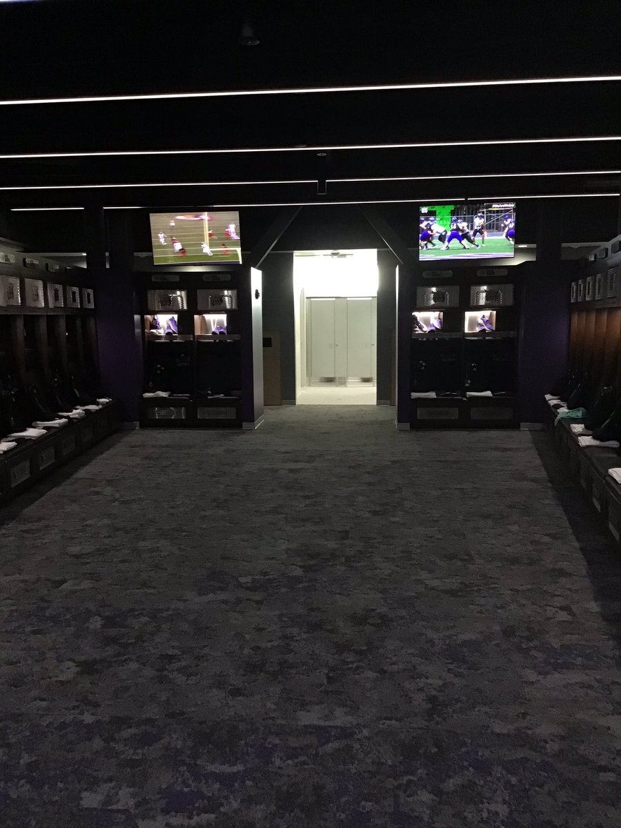 JacobSharp___'s tweet photo. New Locker room 🔥🔥🔥 https://t.co/ypz23I8Q6F