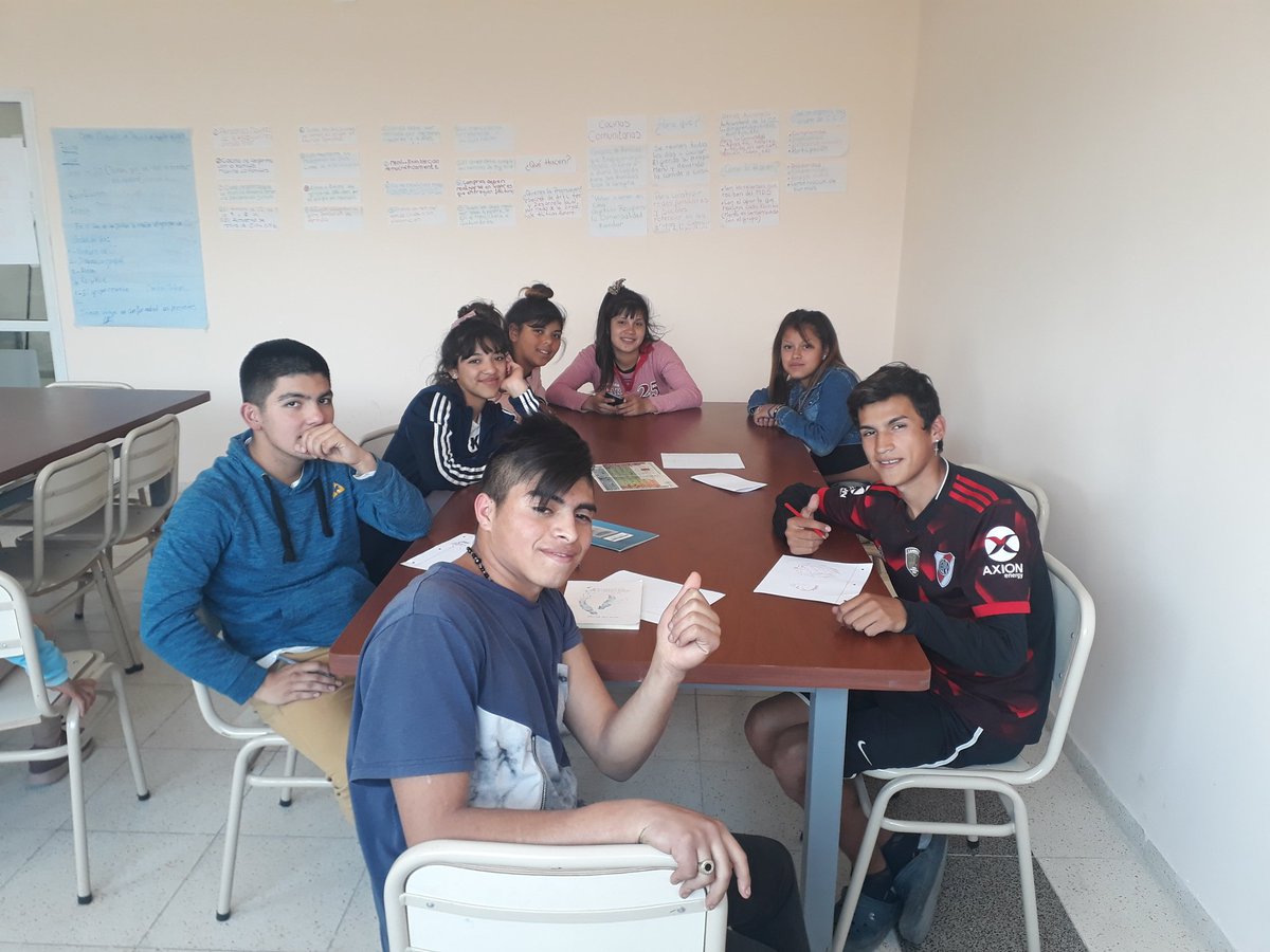 gonzaloroldan09's tweet photo. 📌Canciones de rap 🎶🎤
📌 Dibujos ✏️
📌 Fotos 📸
📌 Cuentos / poemas📝
📌 Edición 👩💻
Seguimos generando contenido en el #CeplaCostanera para el próximo n° de la revista comunitaria de #SEPyAA - @MDSTuc https://t.co/NRjZg5Vwpt