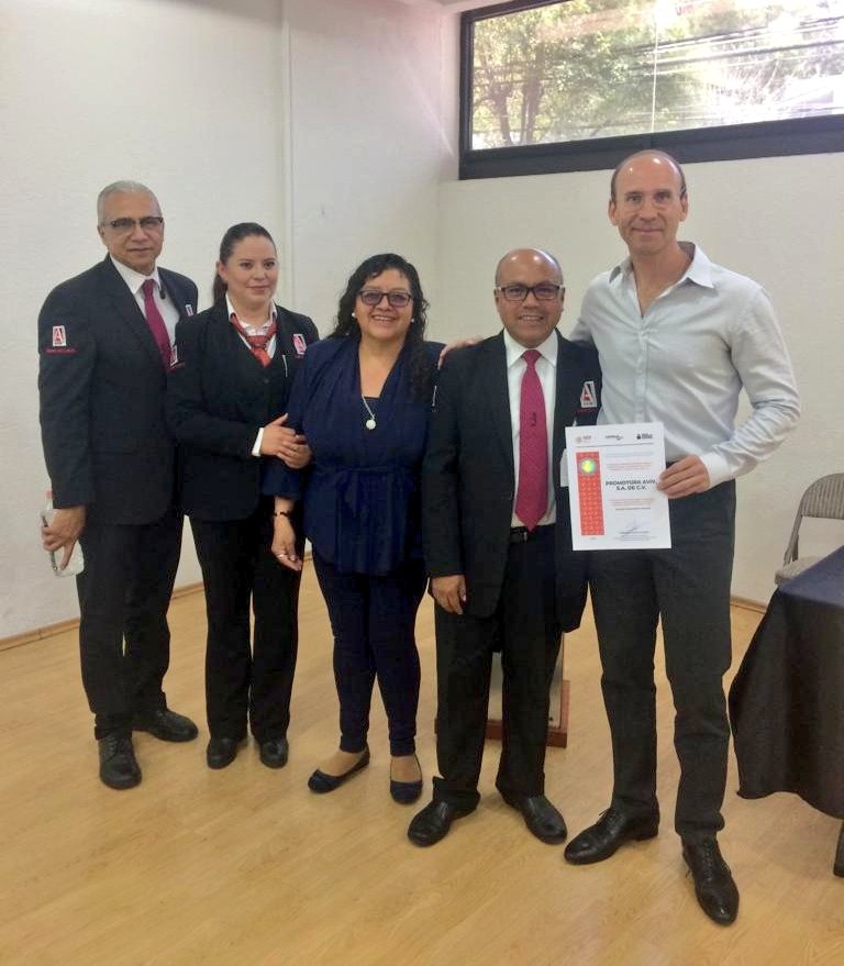 inea_cdmx's tweet photo. 📢Por su compromiso para fomentar la educación y combatir el rezago educativo, se entregó el reconocimiento #CONEVyT a la empresa "Promotora AVIV", al tiempo que algunos de sus colaboradores recibieron su certificado de secundaria.
¡Enhorabuena!
#AlianzasQueTransforman✔️ https://t.co/4wd4J7Cw6J