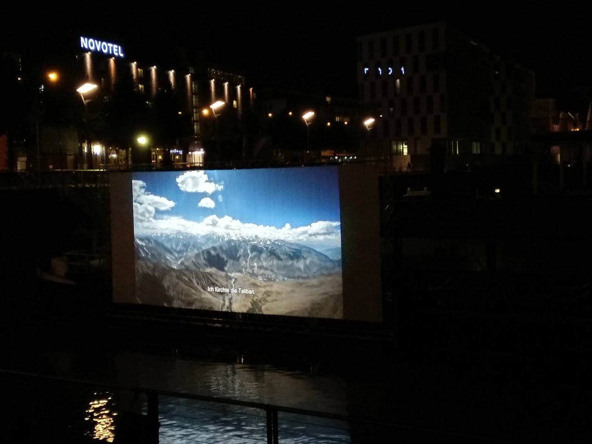 thopaw's tweet photo. Just watching @eoft in an open air cinema in #Koeln and are very impressed by the courage and the beautiful pictures of #AntoineGirard and his movie 8000+ 👍 https://t.co/ke2ETDctBw