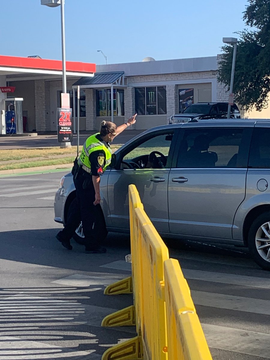 BUDPS's tweet photo. BUPD- Working hard to make Move2BU a success. #move2bu #Baylor #BUDPS #BUPD #BUWelcomeweek2019 https://t.co/AEPaYqm29r