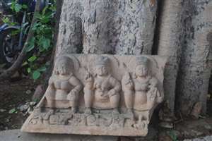 General neglect, unawareness and govt apathy over the years has endangered Hathras' (UP) archaeological treasures with many of them having been stolen due to lack of proper conservation. किला क्षेत्र में बिखरी पड़ी है पुरातात्विक संपदा https://m.jagran.com/uttar-pradesh/hathras-kila-kshetr-mein-bikharee-padee-se-puraataatvik-sampada-did-you-mean-485000-archaeological-property-scattered-in-the-fort-area-19429866.html