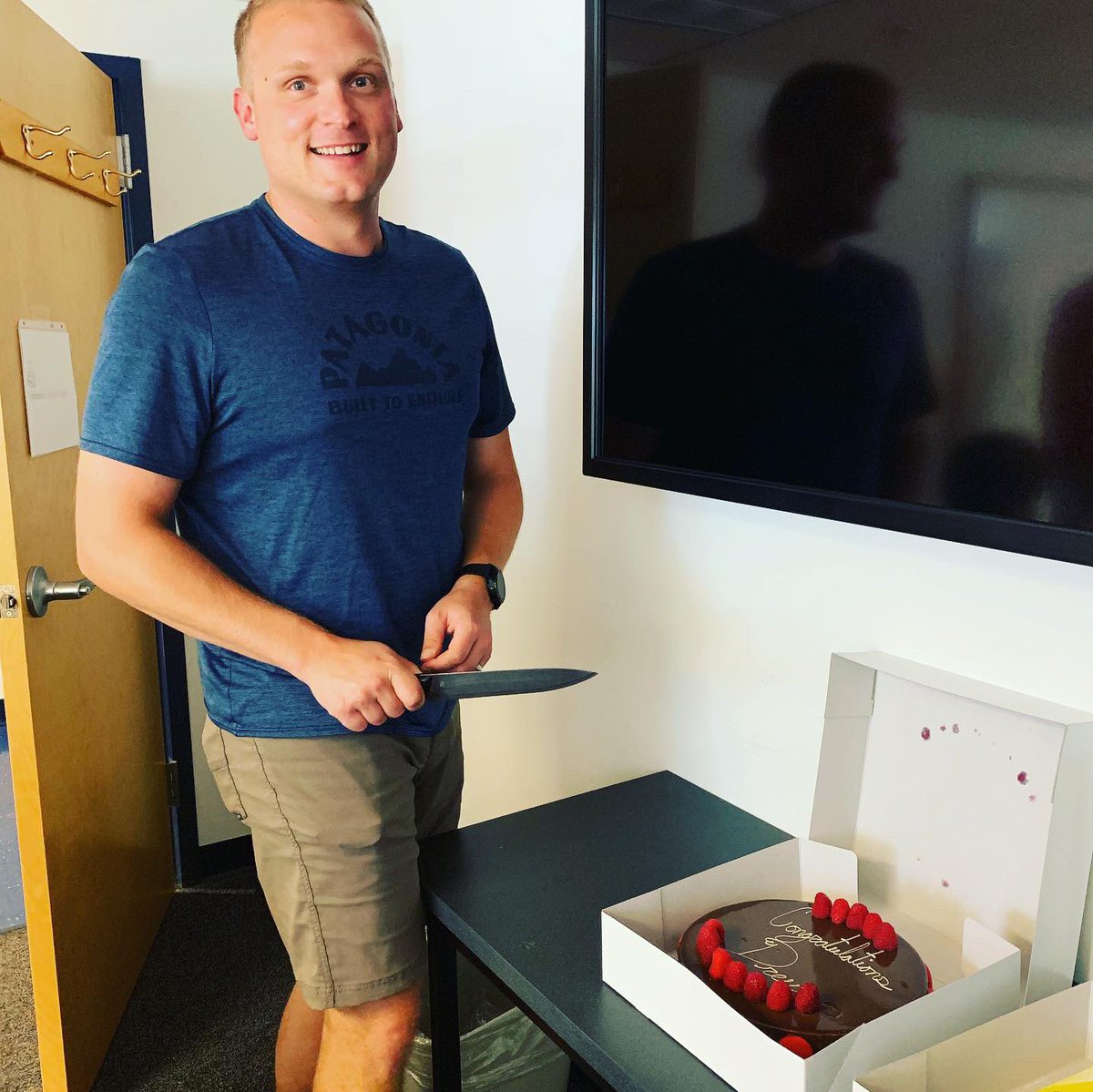 WHOI_CSL's tweet photo. Two masters theses in one week from our lab group! Congratulations Drew and Victoria! @WHOI @MIT #mitaeroastro #mitme #mitwhoi #maisonvillette https://t.co/m2scrmhrRy