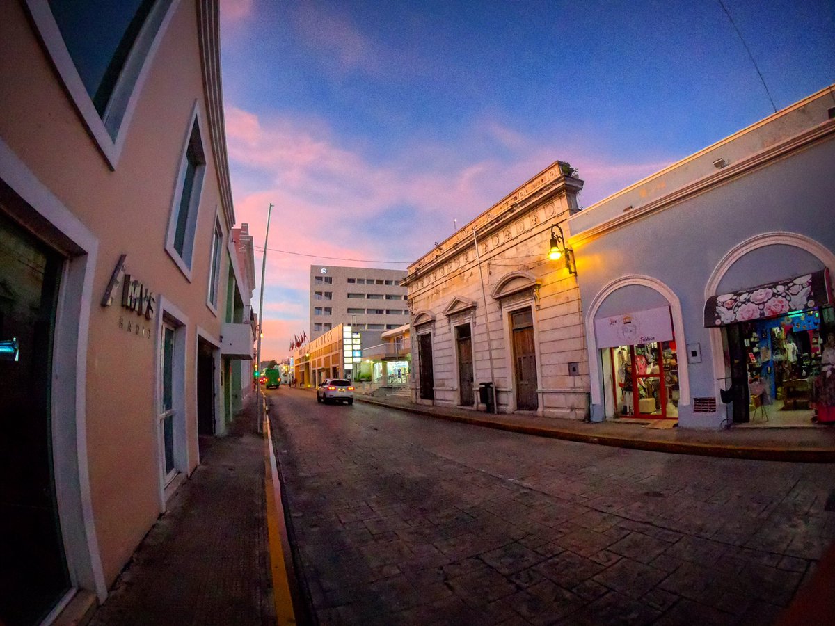 miguelramose's tweet photo. «Mérida, la romántica capital»
•
••
•••
••
•
#merida #yucatan #trip #sky #blue #igers #pic #picoftheday #gopro #gopromx #mexico #visitmexico #arquitectura #cielo #visitmerida #blue #pink #goprohero6 #travel #travelphotography #travelgram #viajar #igersmerida https://t.co/oXbXlJC1vf