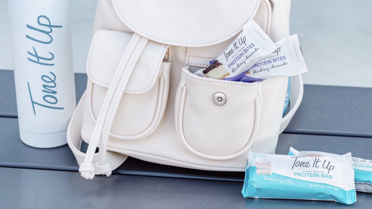 ToneItUp's tweet photo. pack up your bag…we just launched TIU BUNDLES on https://t.co/I085whncBQ 🎉🎉 all your favorite flavors bundled up just for you girls! we’re talkin’ savings & sweets that will make getting back into a routine super simple for you! 🙌 xxo #TIUbundle https://t.co/Nz72nwdsPF