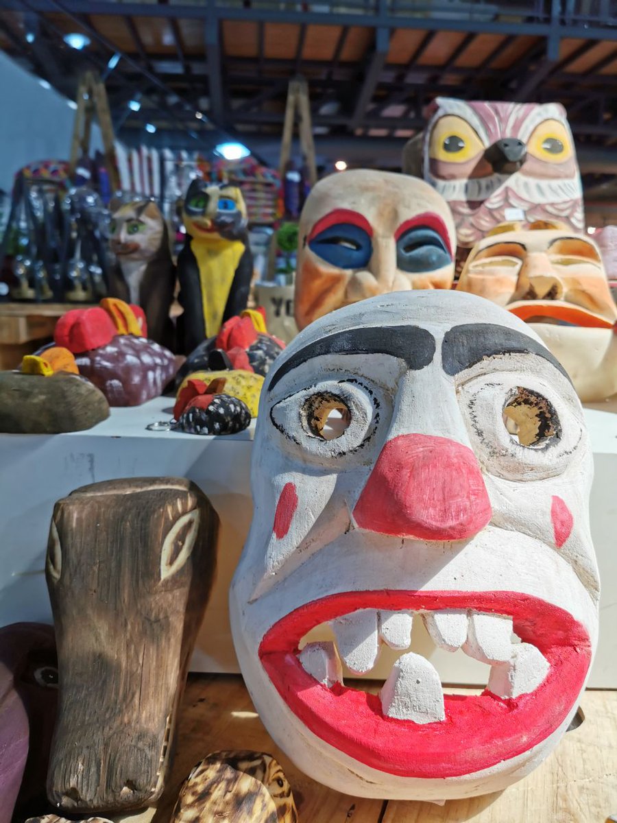 El 22 de agosto se recuerda el día del Folklore, y aca lo festejamos de esta manera. Hasta las 20 horas artesanos nacionales estarán exponiendo sus productos 100% hechos  a mano. 
¡Te esperamos! 🇵🇾🇵🇾🇵🇾❤