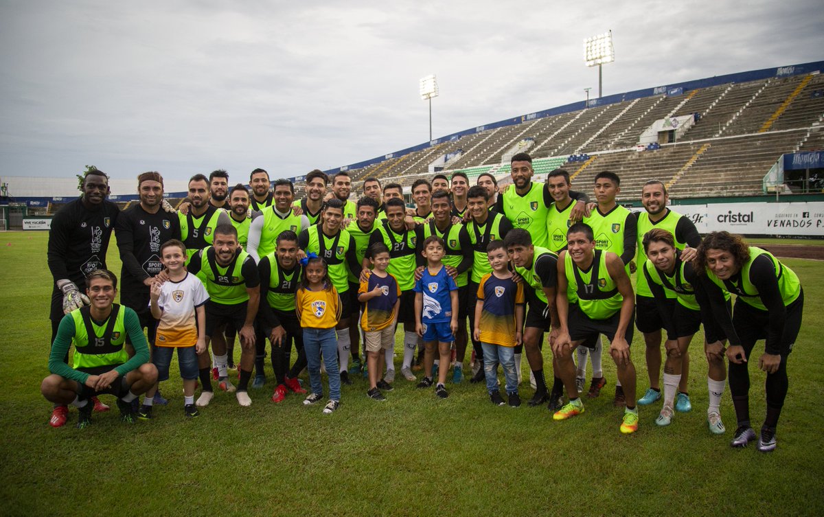 venadosfc's tweet photo. Con la preparación a tope para el partido del sábado ante Dorados, tuvimos la visita del Club Linces Merida en el entrenamiento de ayer. 🙌🏃‍♂️⚽️

#PrimeroSoyVenado 🔰 https://t.co/C6MTi4ELjN