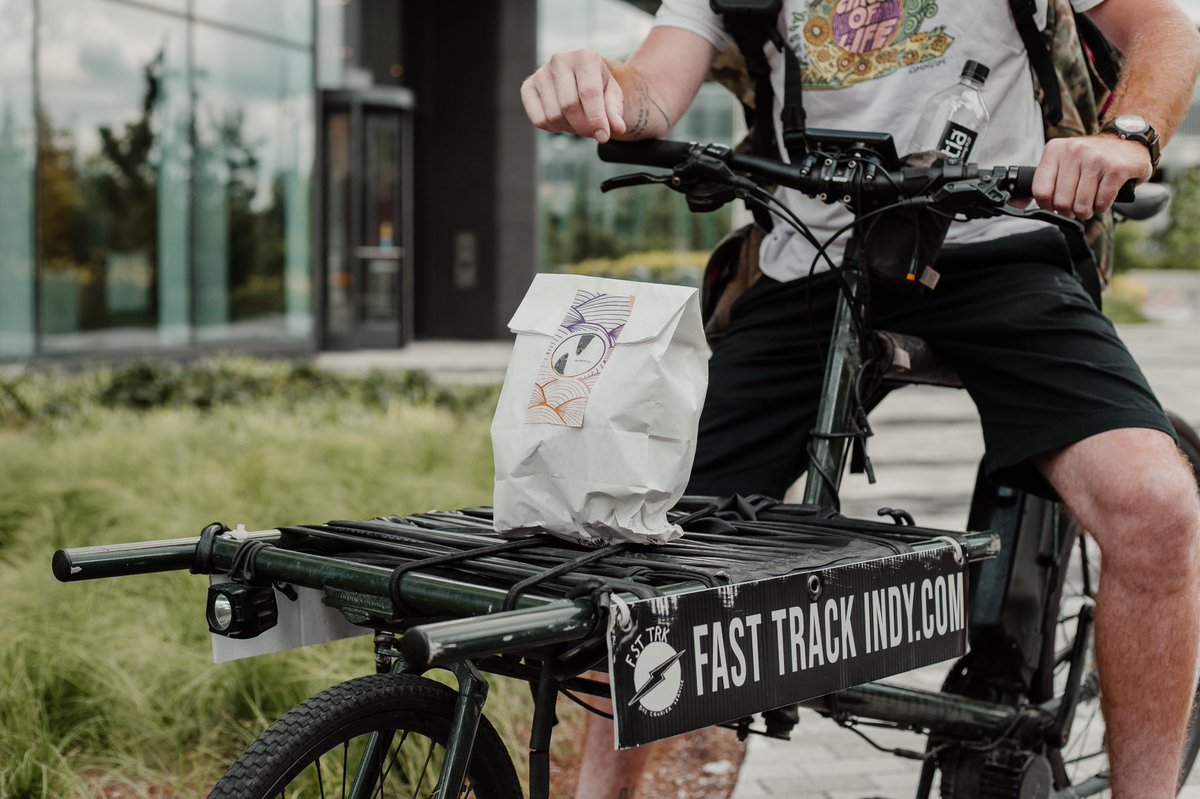our pals at Fast Track deliver each bag of nutritious and delicious poke with the utmost care...call it the white glove treatment of bicycle couriering...the “crème de la crème” of 5 ⭐️ delivery