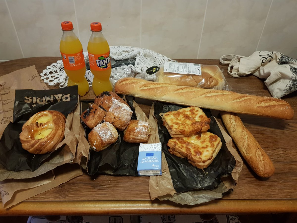 Lore_fsk's tweet photo. Nuevo descubrimiento de verano, #lacomidanosetira @TooGoodToGo_ES , salva comida cerca de casa. Hoy tocó #Panris https://t.co/2Sx2bukl9P
