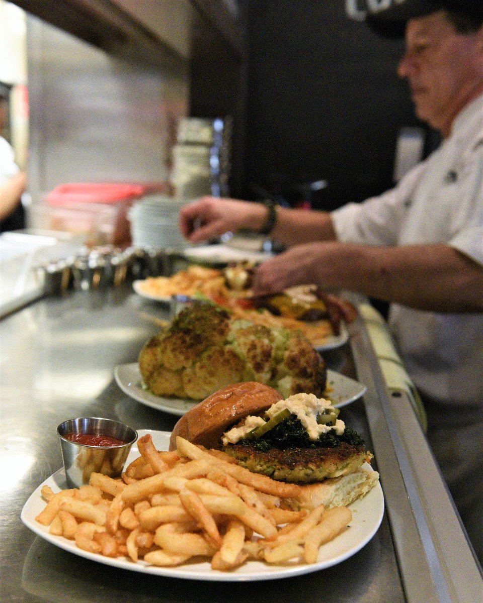 Our team is cooking up some delicious eats for this beautiful Thursday evening. Stop by for dinner and drinks!
